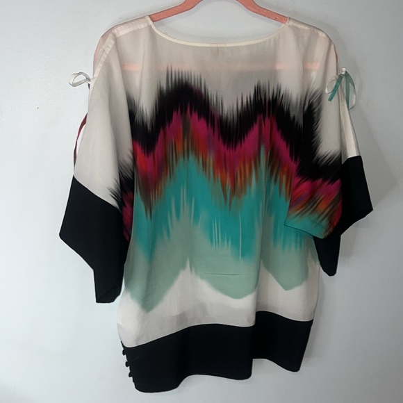 Madison Blouse Dolman Sleeves Cut Out Shoulder With Tie Gorgeous! Size Medium - Picture 7 of 11